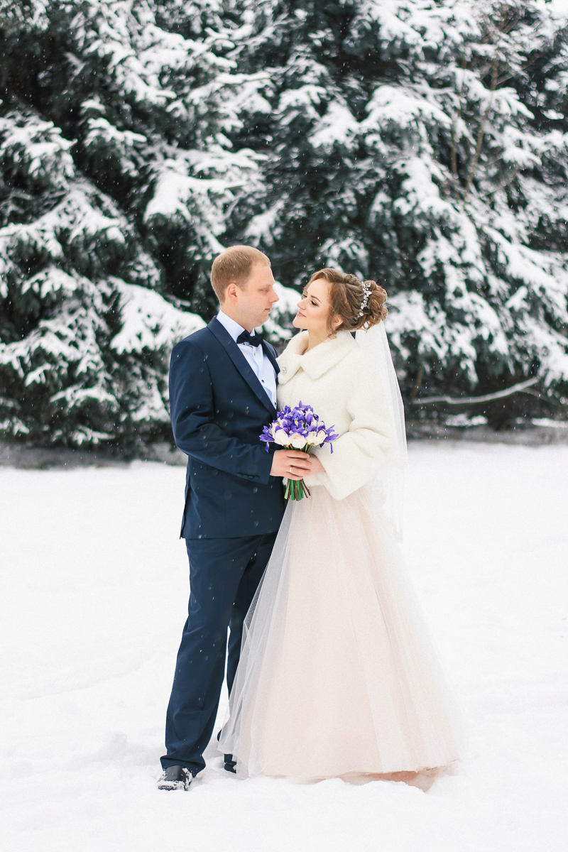Свадебная фотосессия в зимнем парке. Фотограф в Минске Александр Тарасевич.