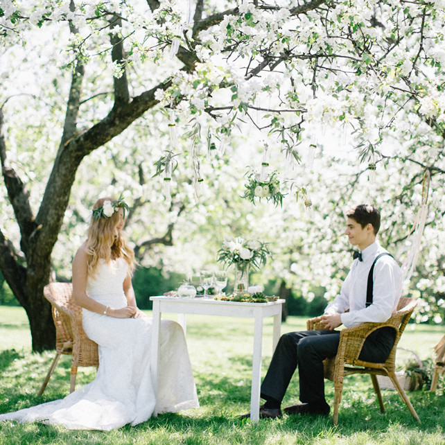 Выбор The-wedding.ru: 8 самых красивых весенних свадеб и фотопроектов
